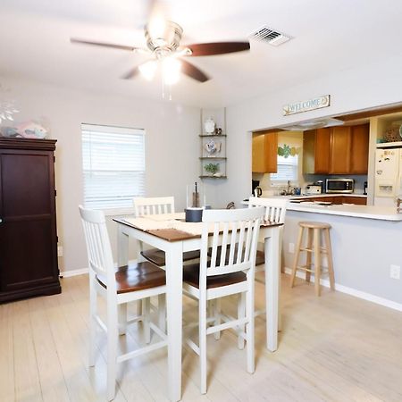 Sunny Daze Walk To Beach 2 Decks Pet Friendly Has A Mini Bar Galveston Exteriör bild
