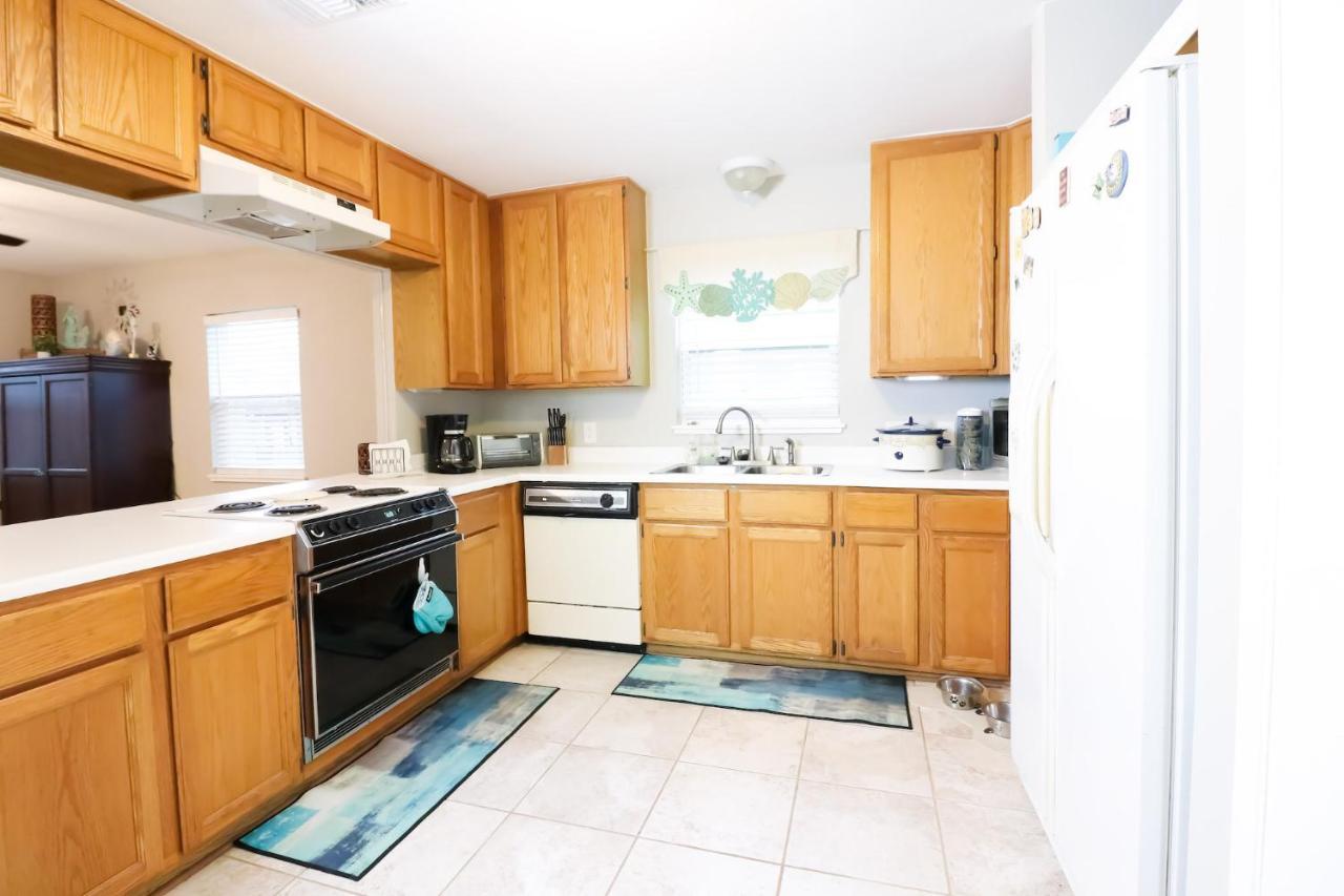 Sunny Daze Walk To Beach 2 Decks Pet Friendly Has A Mini Bar Galveston Exteriör bild