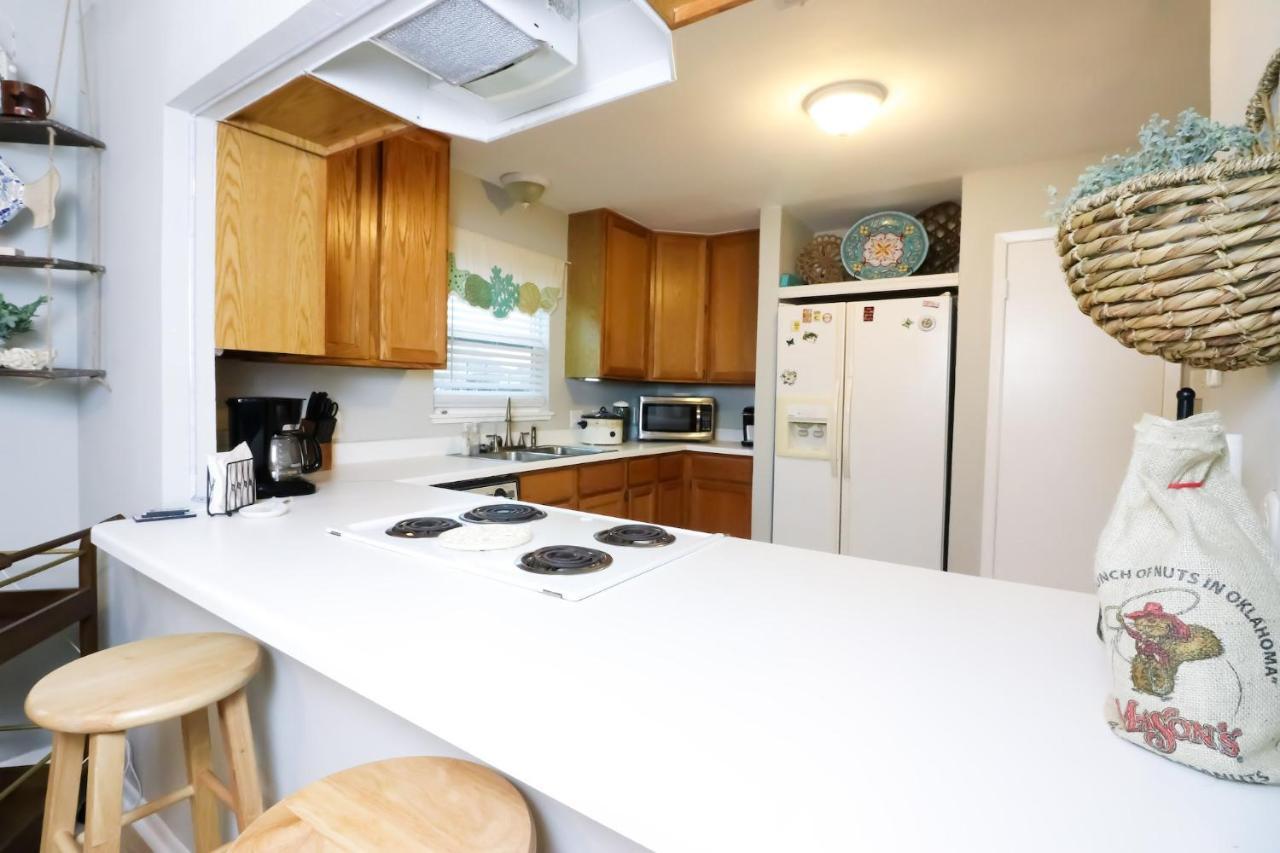 Sunny Daze Walk To Beach 2 Decks Pet Friendly Has A Mini Bar Galveston Exteriör bild