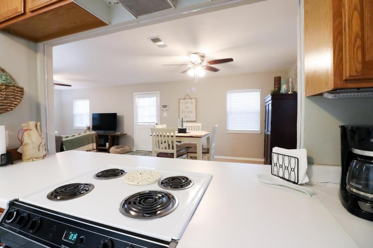 Sunny Daze Walk To Beach 2 Decks Pet Friendly Has A Mini Bar Galveston Exteriör bild